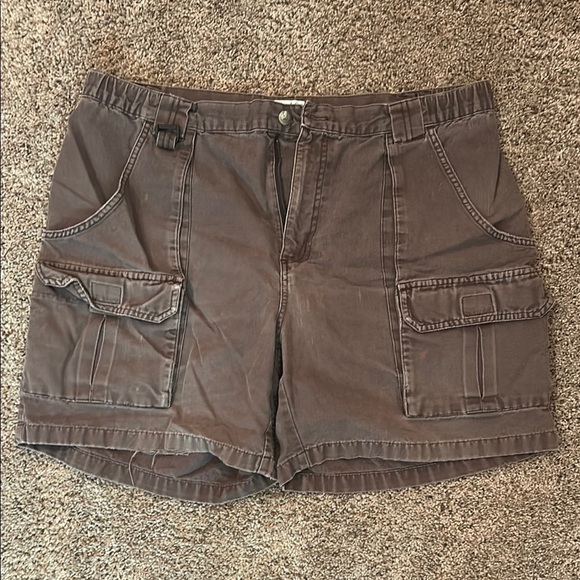 Vintage Columbia Brown Cargo Shorts with Classic Design - Picture 4 of 4